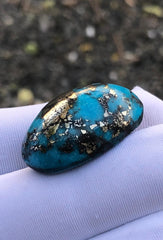 حجر فيروزي طبيعي 50 قيراط مع البيريت، أبعاد 28×18 مم