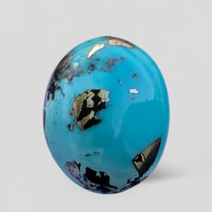 حجر فيروزي طبيعي عيار 37 قيراطًا مع البيريت، أبعاد الحجر 22×17 ملم