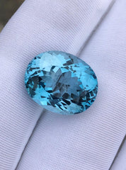 حجر كريم من التوباز الأزرق المقطوع بشكل فاخر - 15.5 قيراط