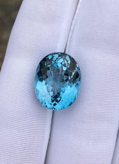 حجر كريم من التوباز الأزرق المقطوع بشكل فاخر - 15.5 قيراط