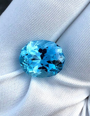 حجر كريم من التوباز الأزرق المقطوع بشكل فاخر - 13.6 قيراط