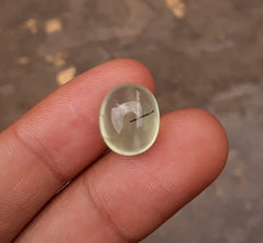 كابوشون بريهنيت 12.3 قيراط - روتيل بريهنيت - يُسمى أيضًا اليشم العنب، حجر القمر الأخضر - 14 × 12 مم