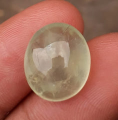 كابوشون بريهنيت 17.4 قيراط - يُسمى أيضًا اليشم العنبي وحجر القمر الأخضر - 16x13 ملم