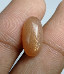 كابوشون من حجر الشمس الطبيعي 6.5 قيراط - هيليوليت - الفلسبار المغامر - حجر بخت شهر أغسطس - 17x9x6 ملم