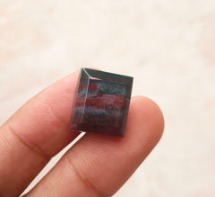 حجر دم طبيعي عالي الجودة 16.4 قيراط - الهليوتروب - الأبعاد -17 × 15 ملم