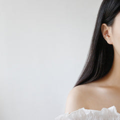 حلق عصري من اللؤلؤ غير مثقوب (مفرد) - أقراط لؤلؤ فضية مطلية بالبلاديوم للنساء - أقراط لؤلؤ مثالية مع تغليف الهدايا