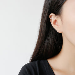 حلق لؤلؤي دائري الشكل من اللؤلؤ تشيكوسلوفاكيا غير مثقوب (مفرد) - أقراط لؤلؤ فضية مطلية بالبلاديوم للنساء - أقراط لؤلؤ مثالية مع تغليف الهدايا