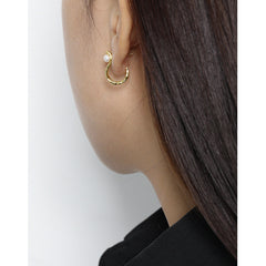 أقراط لؤلؤ دائرية الشكل للنساء - أقراط لؤلؤ فضية مطلية بالذهب للنساء - أقراط لؤلؤ مثالية مع تغليف الهدايا