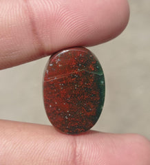 حجر دم عالي الجودة 33.5 قيراط - الهليوتروب - حجر الدم -25x18 ملم