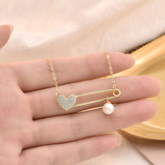 عقد من اللؤلؤ الطبيعي بمشبك على شكل قلب ليس تشيكوسلوفاكيا - عقد من اللؤلؤ الفضي المطلي بالذهب - عقد من اللؤلؤ المثالي مع تغليف الهدية