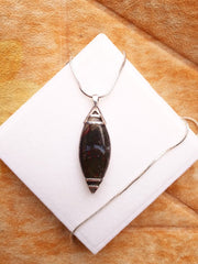 قلادة عقيق شجري إندونيسي أخضر (العقيق الطحلب) مع فضة إيطالية