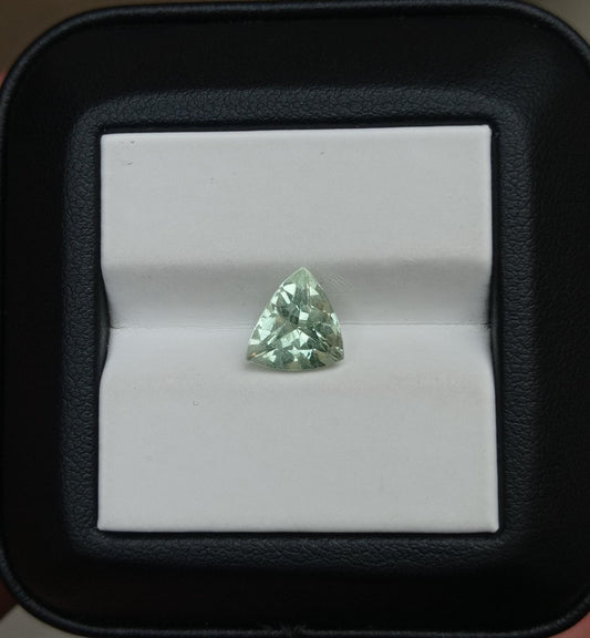 1.95 قيراط زبرجد طبيعي مع لون أخضر - حجر بخت شهر مارس - 9x8x6 ملم