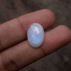 حجر القمر 7.7 قيراط للبيع - Adularia MoonStone - حجر القمر قوس قزح - حجر بخت شهر يونيو -18x12x4mm