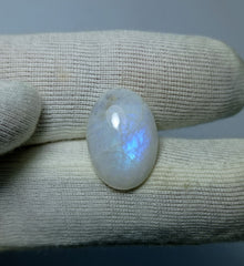 حجر القمر 7.7 قيراط للبيع - Adularia MoonStone - حجر القمر قوس قزح - حجر بخت شهر يونيو -18x12x4mm